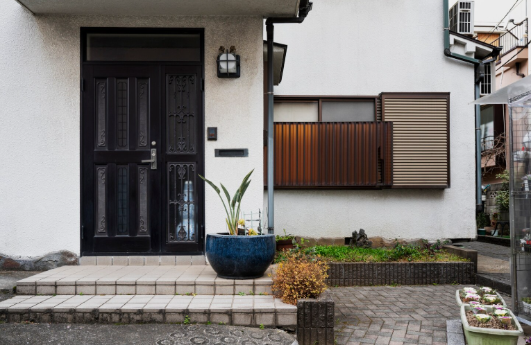 A Homeowner’s Guide to Choosing the Right Exterior Upgrades