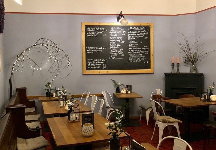 Best sushi conveyor restaurants inside Hamburg malls